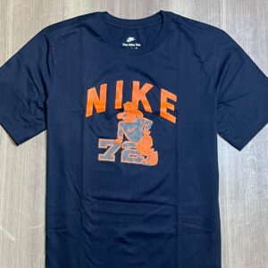 Camiseta Nike Sportswear 72 (Preta/Laranja)