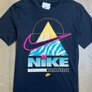 Camiseta Nike Sportswear Precision Preta